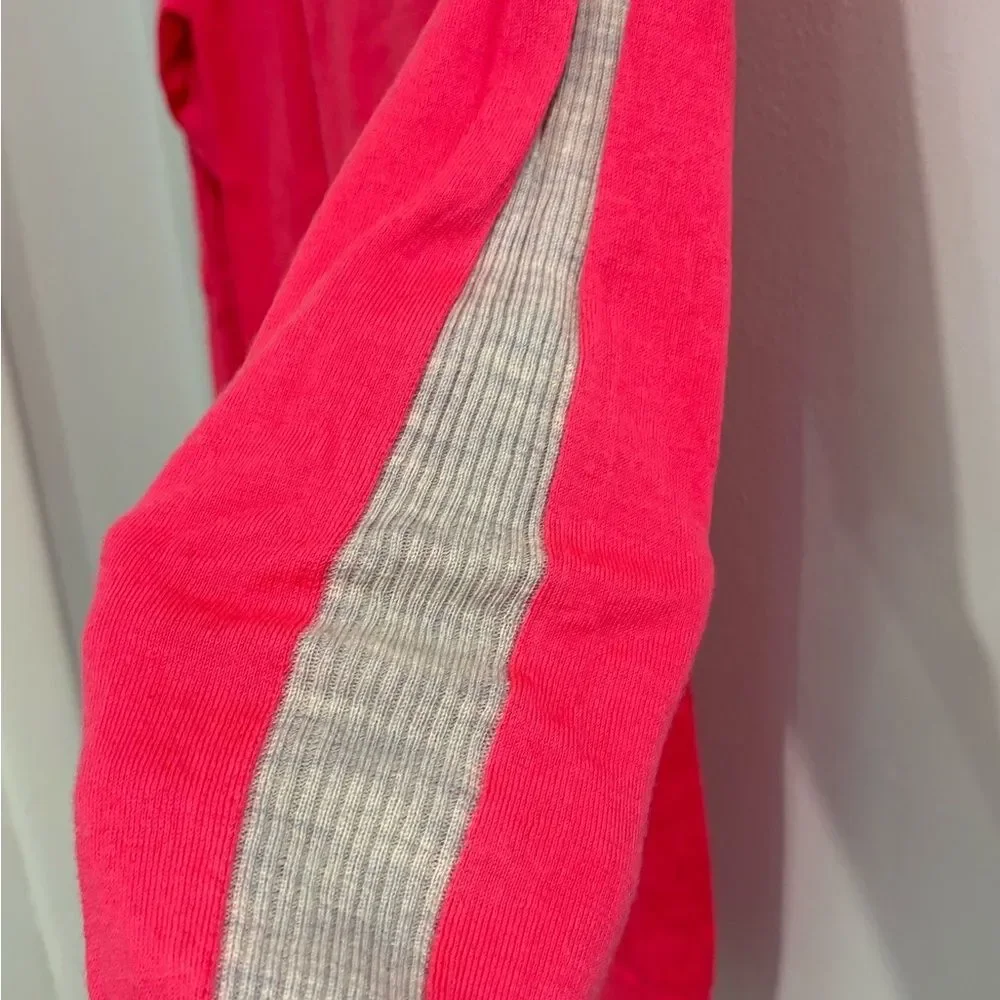 Banana Republic Merino Bright Pink V-Neck Sweater Grey Side Arm Accents - Picture 9 of 14